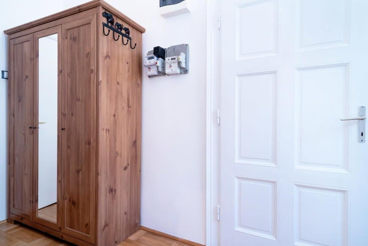 Lovely Downtown Apartment Close To The Basilica Budapest Exterior foto